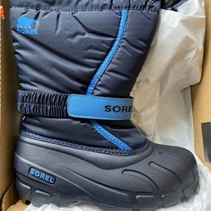 Sorel Youth Flurry snow boot size 2